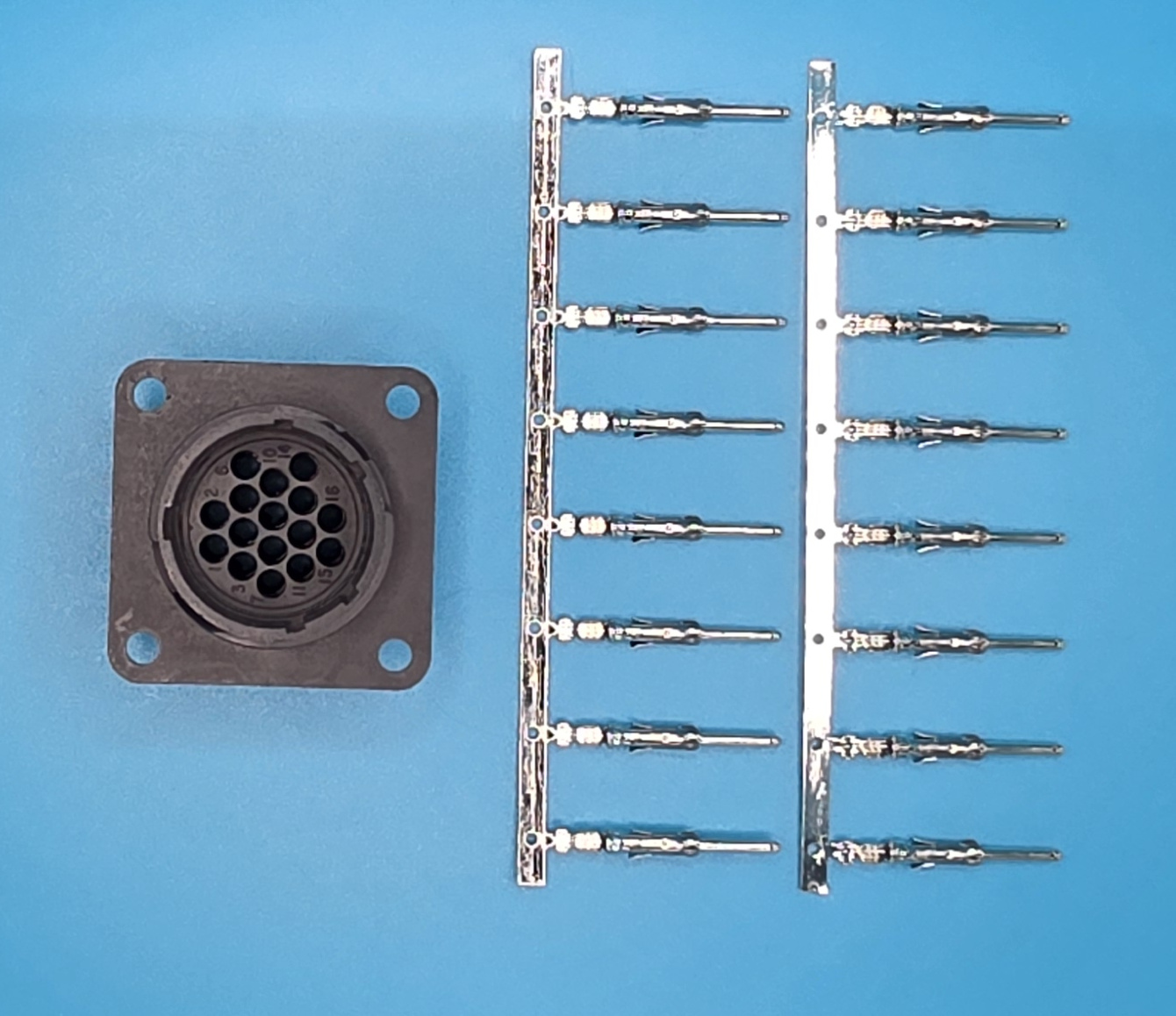 AMP 206036-1 | 16 Terminal CPC Standard Sex Flange Receptacle